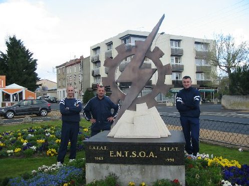 Le 121 ème RT de passage à Issoire, à droite Didier Tanguy